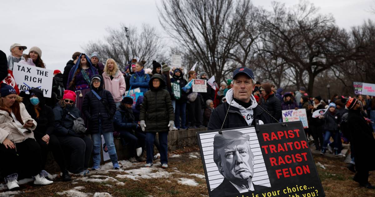 Milhares protestam contra o regresso de Trump nos Estados Unidos