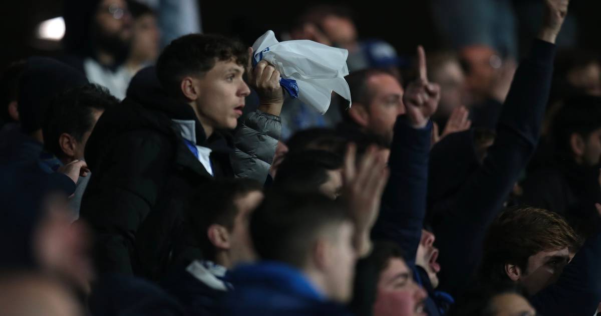 Lenços brancos e assobios após derrota do FC Porto frente ao Gil Vicente