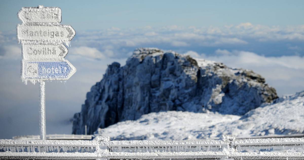 Queda de neve fecha estrada no maciço central da Serra da Estrela