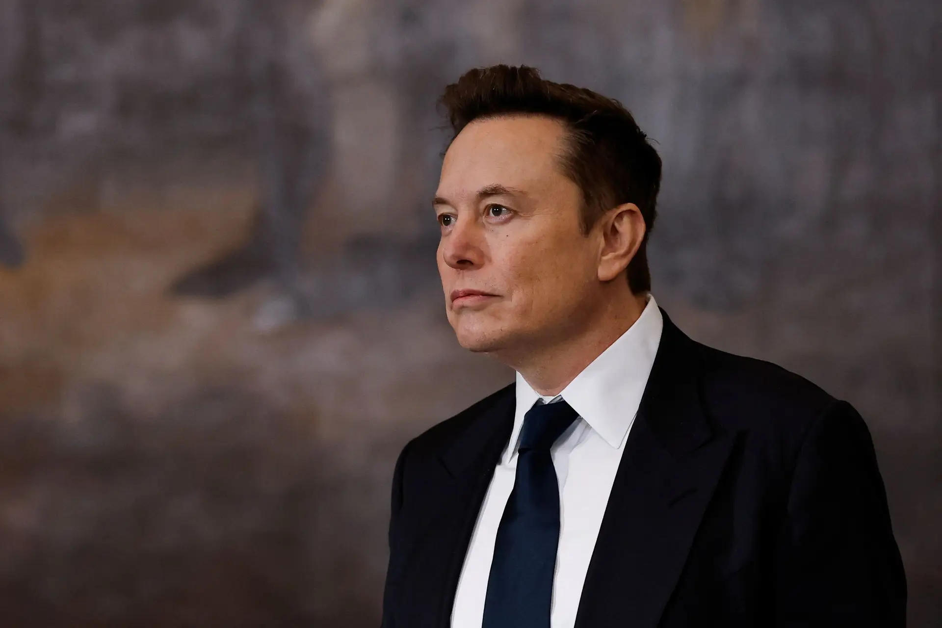 Musk diz que ciberataque que inutilizou rede social X teve origem na Ucrânia