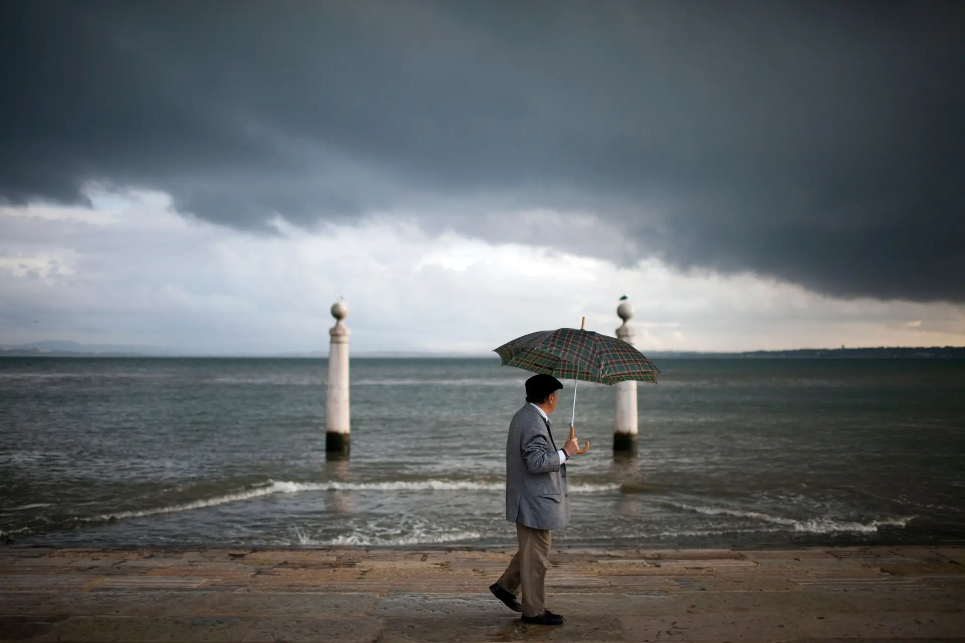 Quase todo o país sob aviso amarelo devido à chuva e vento fortes