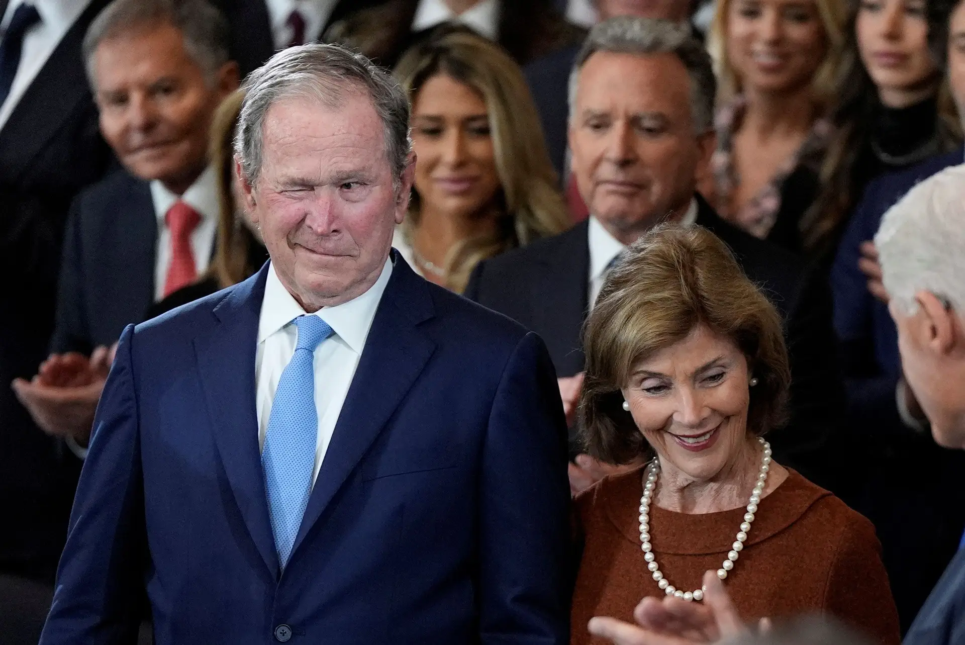  George W. Bush e Laura Bush chegam à cerimónia