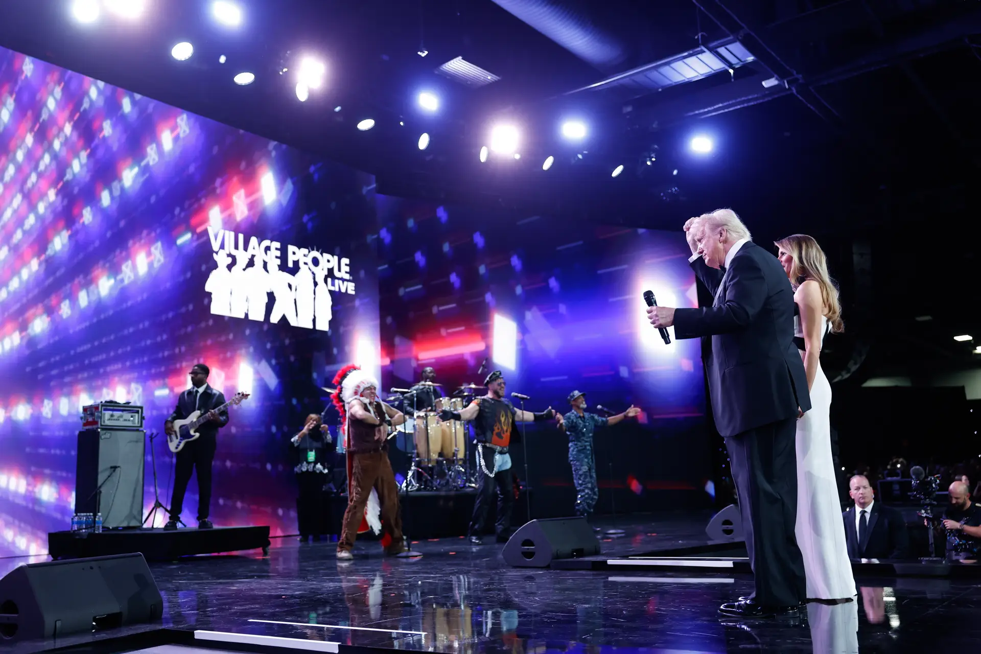 Donald e Melania Trump assistem a concerto durante o Liberty Ball.