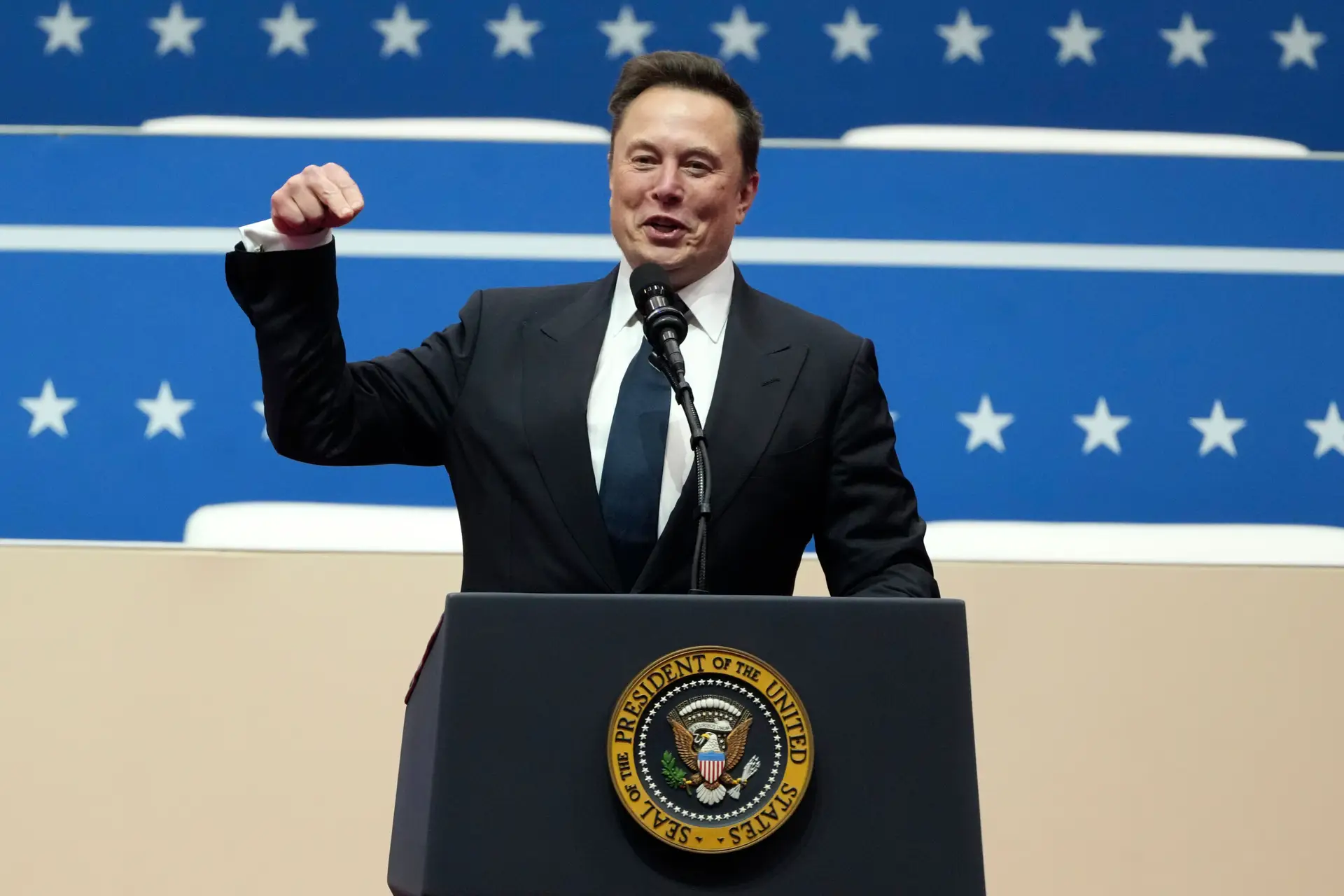 Elon Musk durante a tomada de posse de Donald Trump.