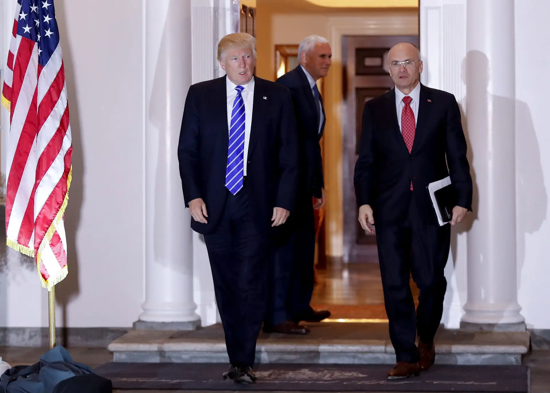 Donald Trump e Andrew Puzder, em 2016.