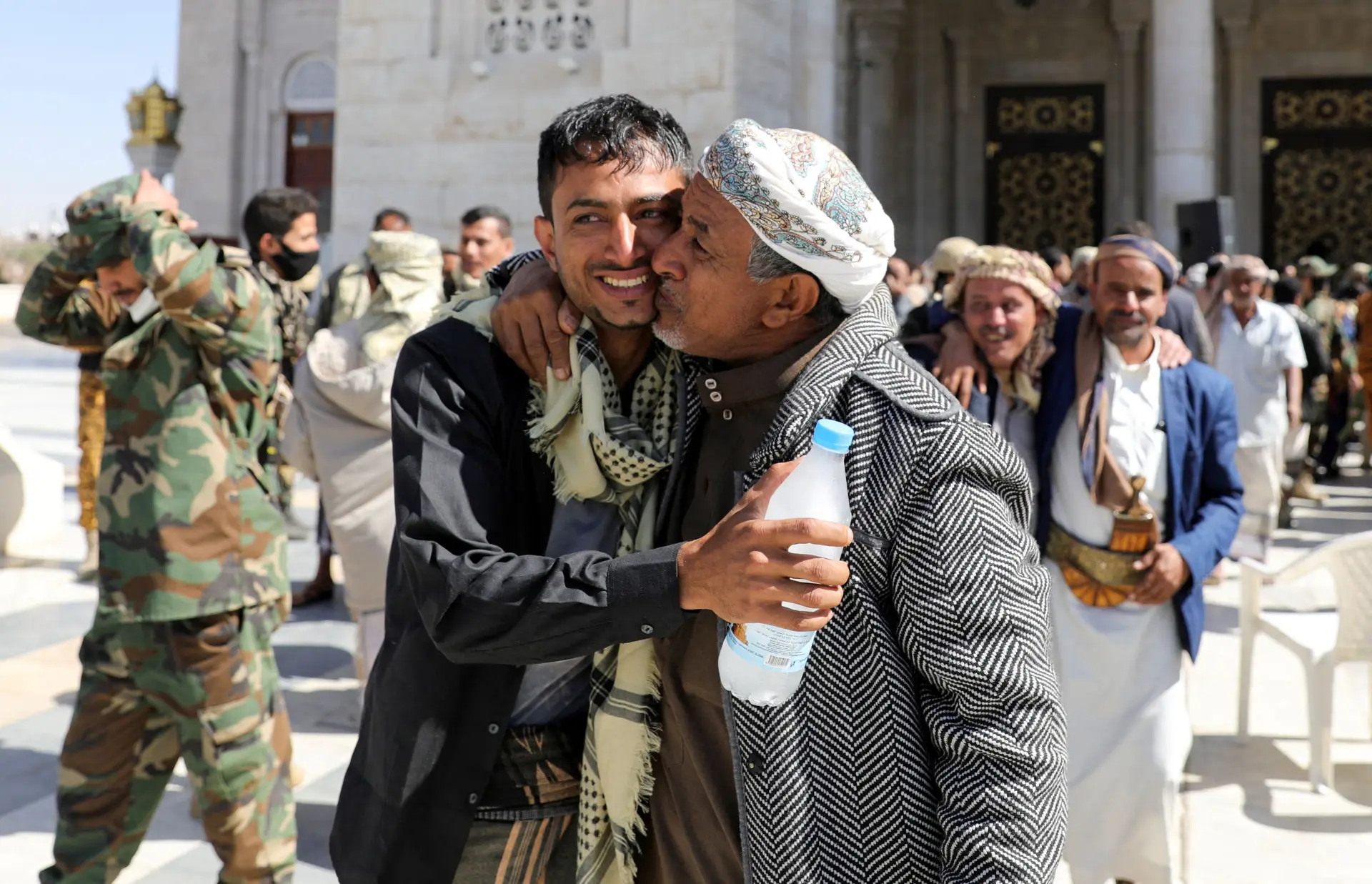 Rebeldes Houthis do Iémen libertam 153 prisioneiros