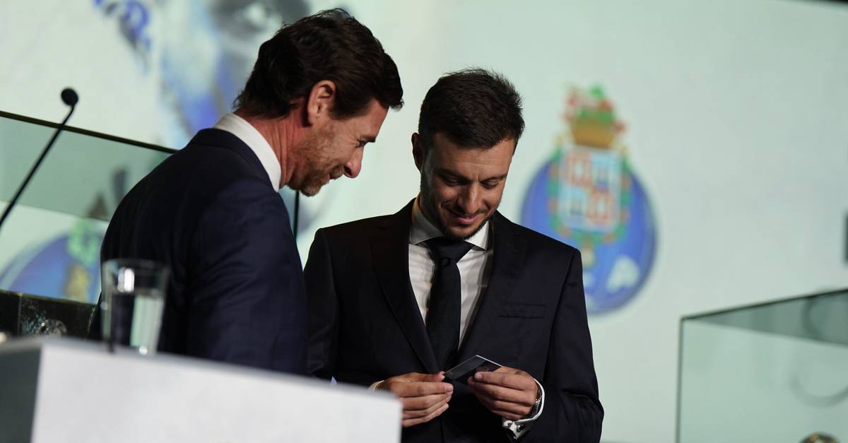 FC Porto: Drulovic pede tempo para Villas-Boas e Anselmi