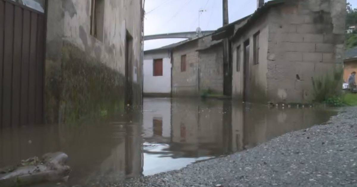 Cheias ameaçam habitações na aldeia de Cabouco, em Coimbra