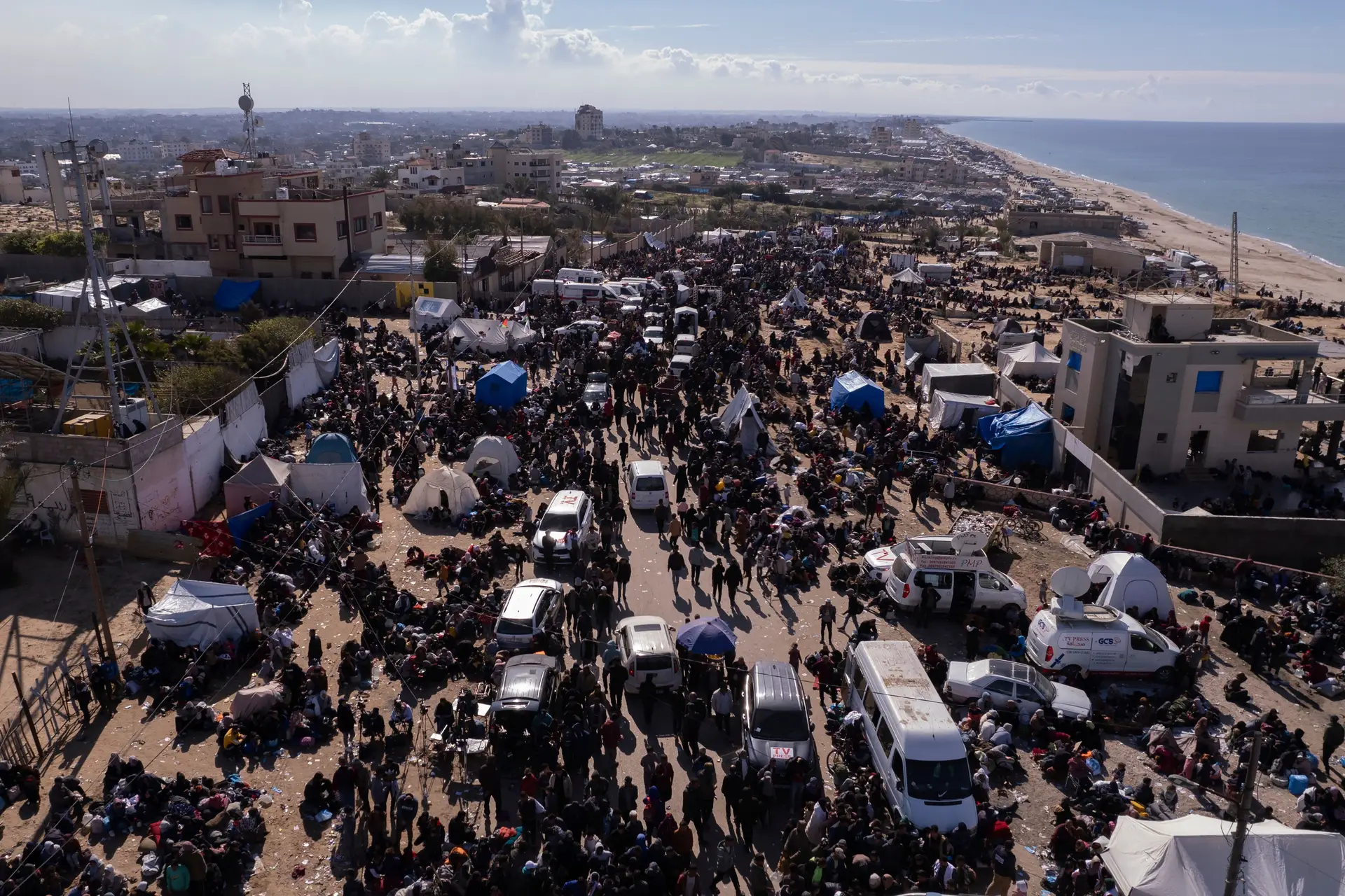 Governo do Hamas pede "urgentemente" 135 mil tendas e caravanas para o norte de Gaza