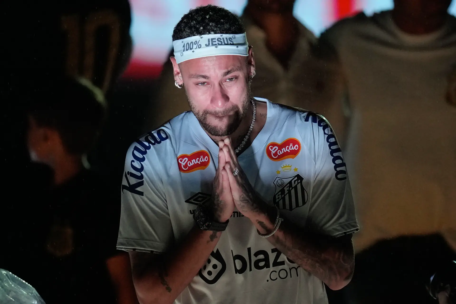 De volta a casa: Neymar feliz na estreia pelo Santos mas chateado com Jorge Jesus