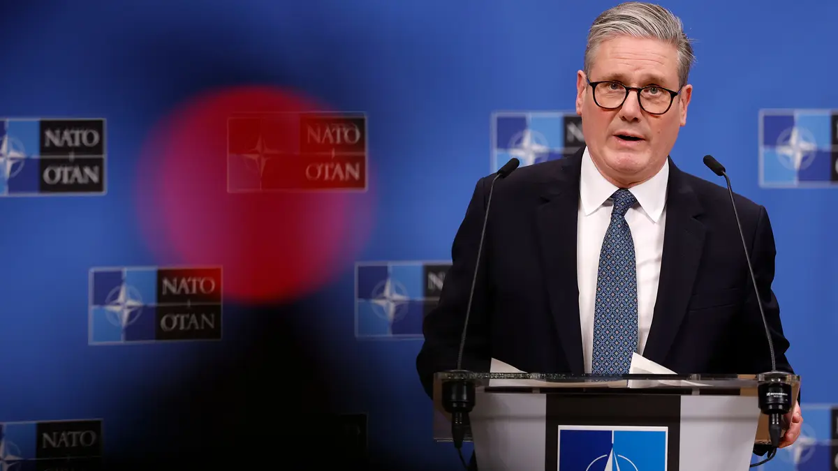 Primeiro-ministro britânico, Keir Starmer, durante uma conferência de imprensa na NATO, em Bruxelas, a 3 de fevereiro de 2025.