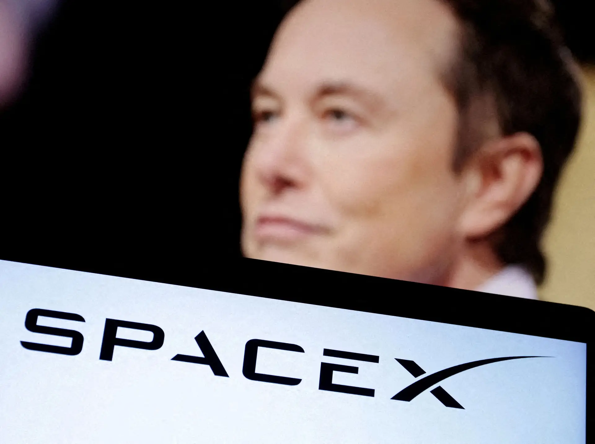 SpaceX lança voo para resgatar astronautas retidos na Estação Espacial Internacional