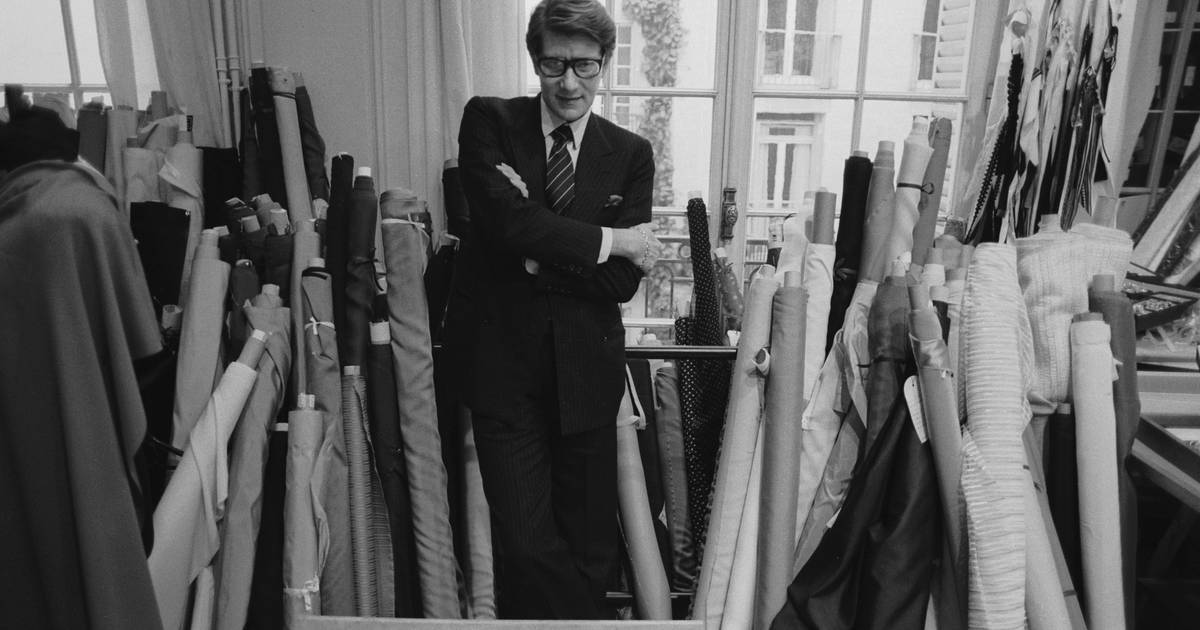 Desenhos de nus de Yves Saint Laurent vendidos em leilão