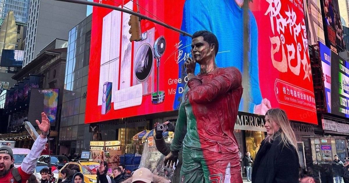 Cristiano Ronaldo presenteado com nova estátua em Nova Iorque