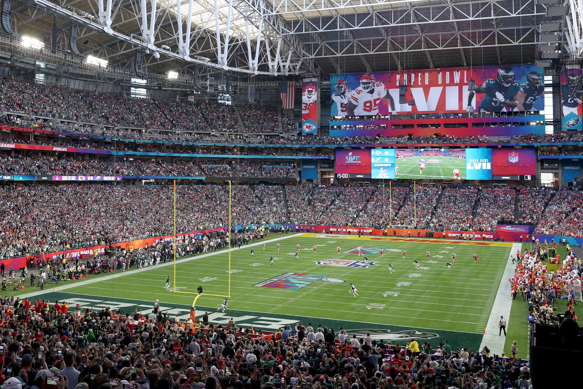 Super Bowl LVII entre os Kansas City Chiefs e os Philadelphia Eagles no State Farm Stadium, em fevereiro de 2023