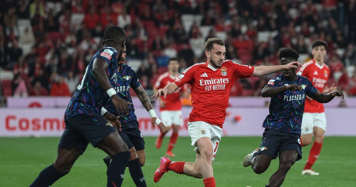 "Obrigado rivais": Benfica vence Moreirense na Luz e aproveita deslize no Dragão