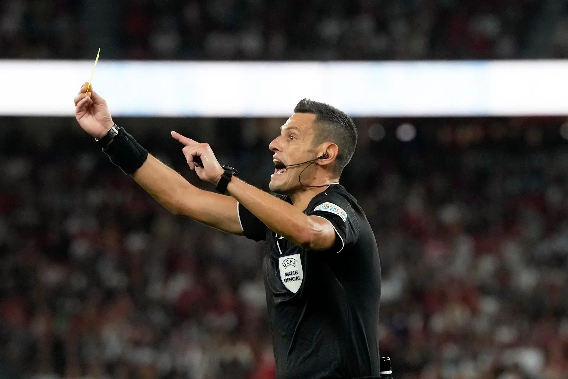 Italiano Maurizio Mariani arbitra jogo do Benfica frente ao Mónaco
