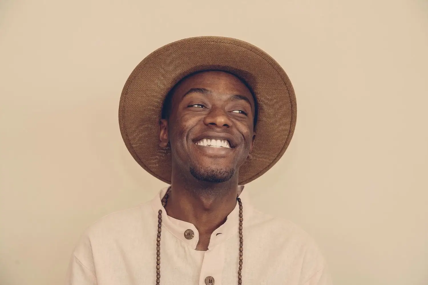 Artista brasileiro JOTA.PÊ vai atuar no Ageas CoolJazz 2025 depois de conquistar os Grammy Latinos