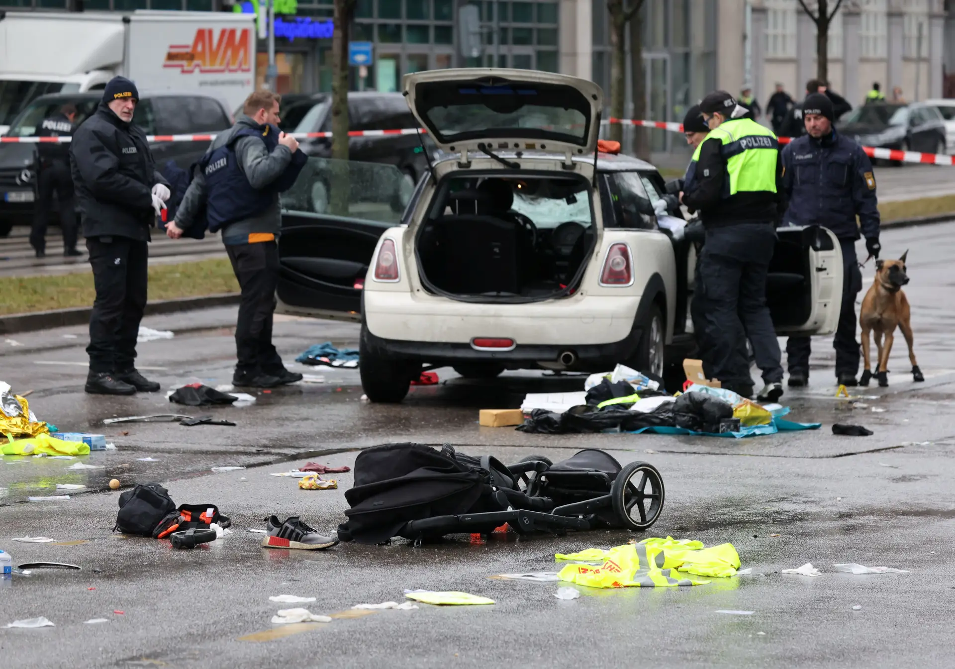 Mãe e criança de dois anos morrem na sequência do atentado em Munique