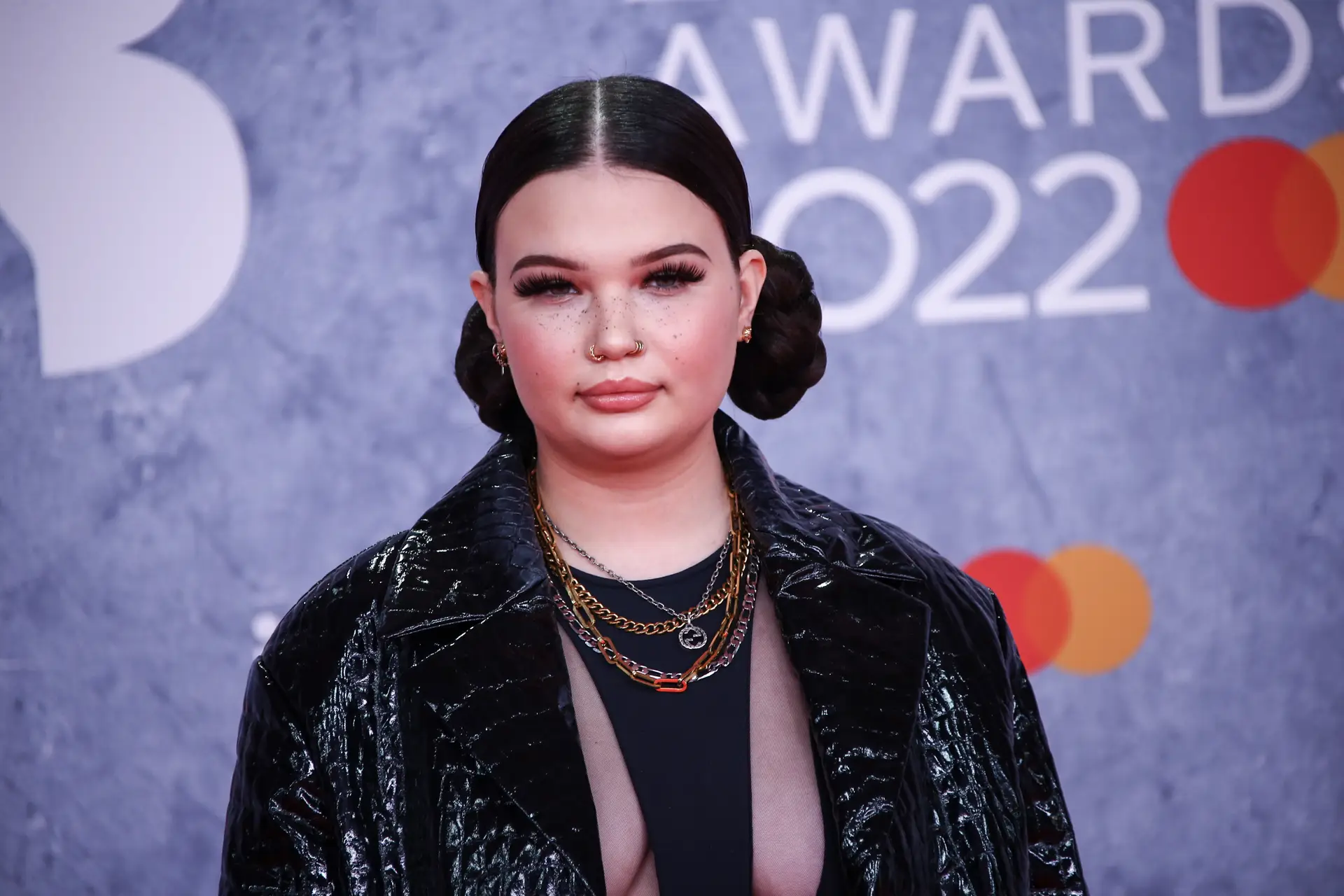 Lola Young traz êxito viral “Messy” ao Vodafone Paredes de Coura