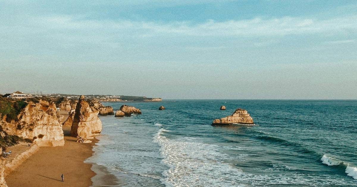 Chuva já provocou 10 desmoronamentos na costa algarvia. Cenário de instabilidade afeta a costa sul