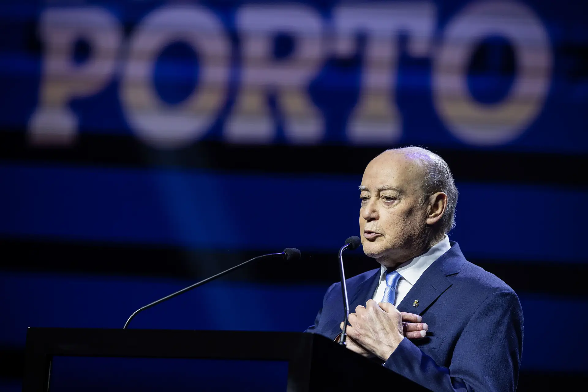Aguiar-Branco destaca "inquestionável legado" de Pinto da Costa no desporto nacional