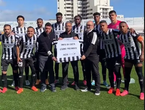 Jogadores do Portimonense entram em campo com nome de Pinto da Costa nas camisolas