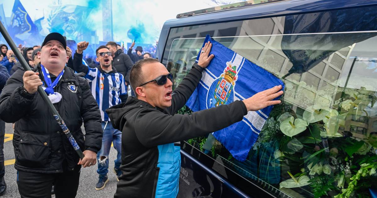 Milhares de adeptos prestam última homenagem a Pinto da Costa