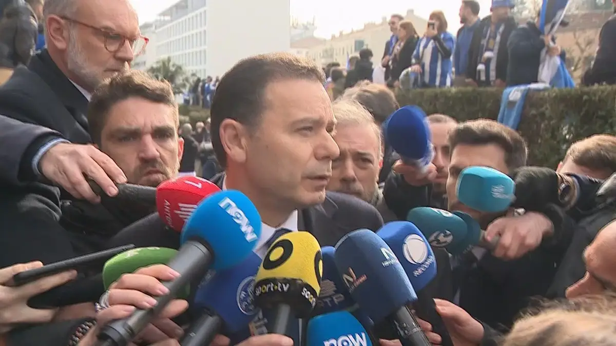 Luís Montenegro no funeral de Pinto da Costa