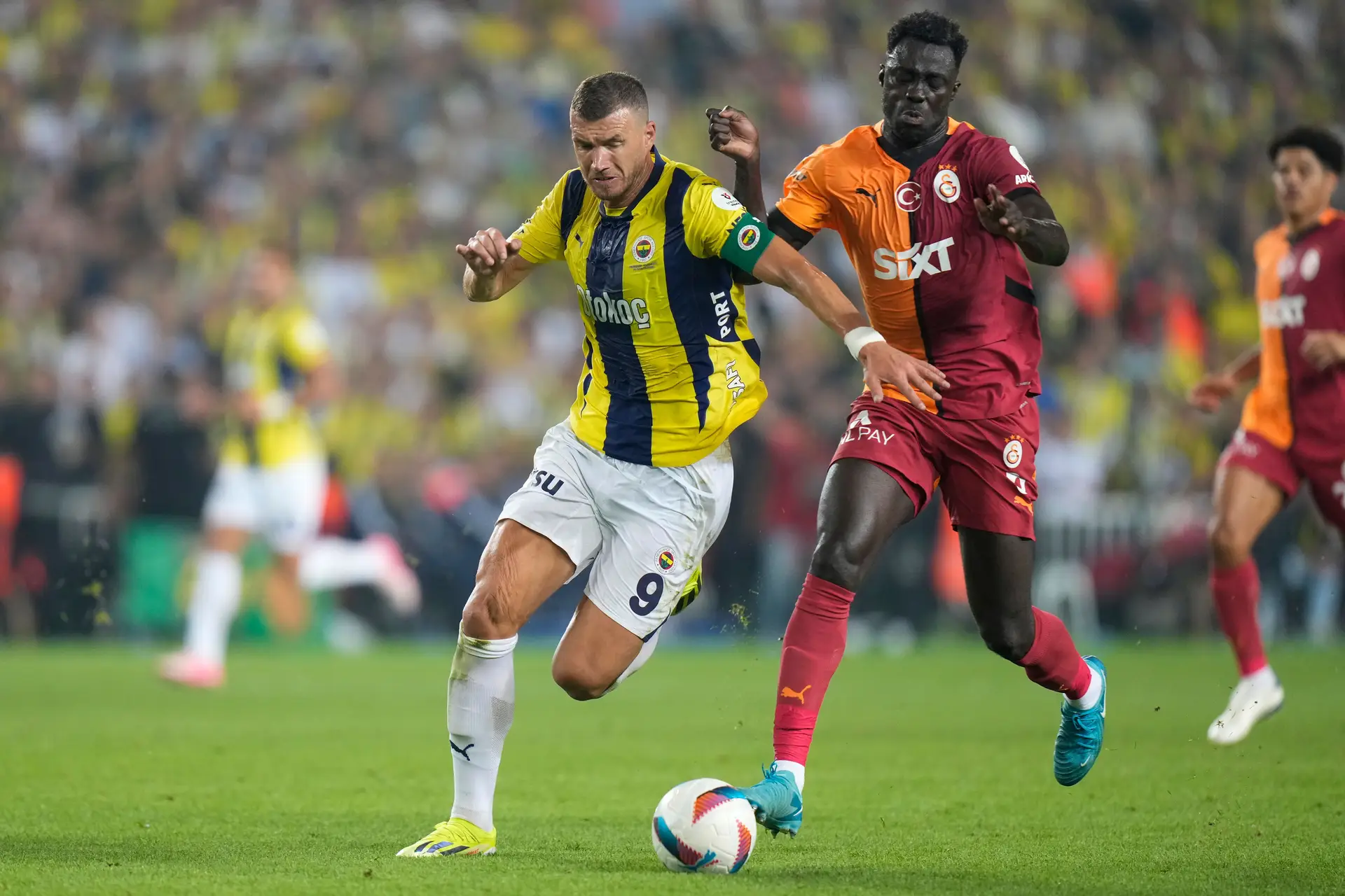 Dérbi entre Fenerbahçe e Galatasaray vai ser arbitrado por árbitro estrangeiro