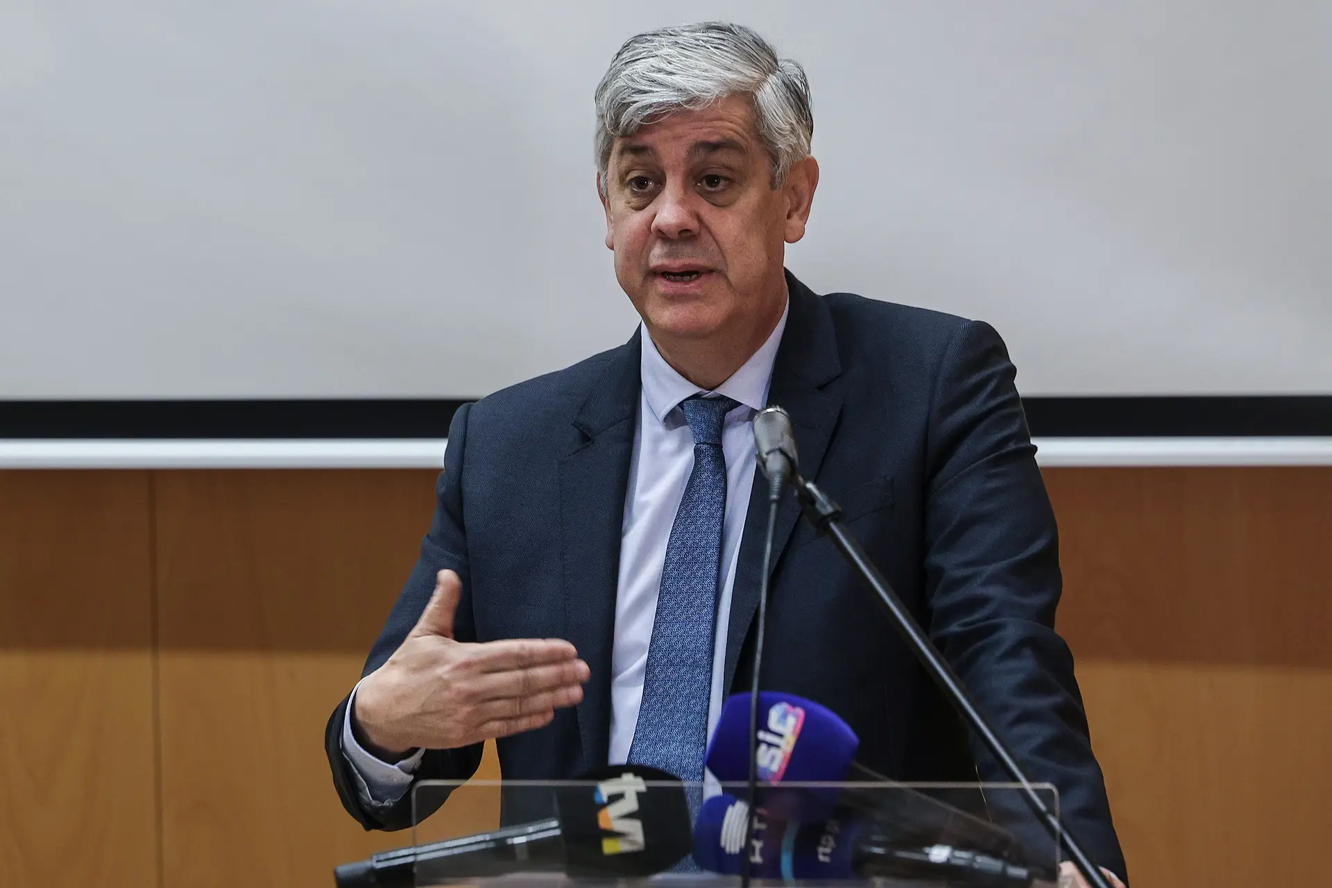 Mário Centeno diz que reduzir a regulamentação só beneficiaria "alguns"