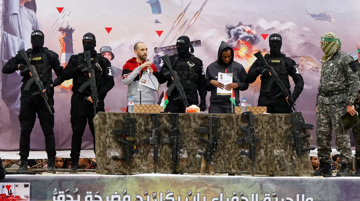 Tal Shoham, israelo-austríaco, foi levado do kibutz Beeri a 7 de outubro de 2023 e Avera Mengistu, israelo-etíope, era refém do Hamas há 10 anos.