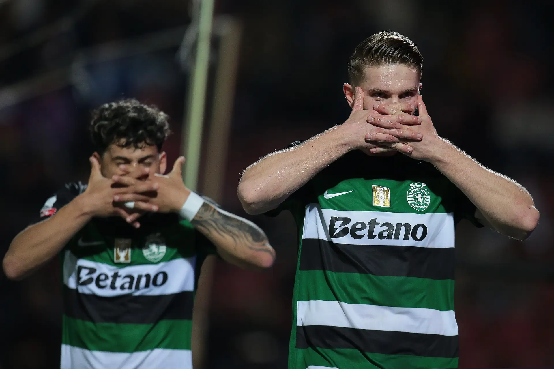 Gyokeres e Maxi Araújo