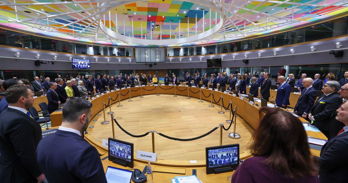 Sem Portugal, líderes da UE reúnem-se para discutir crescimento económico