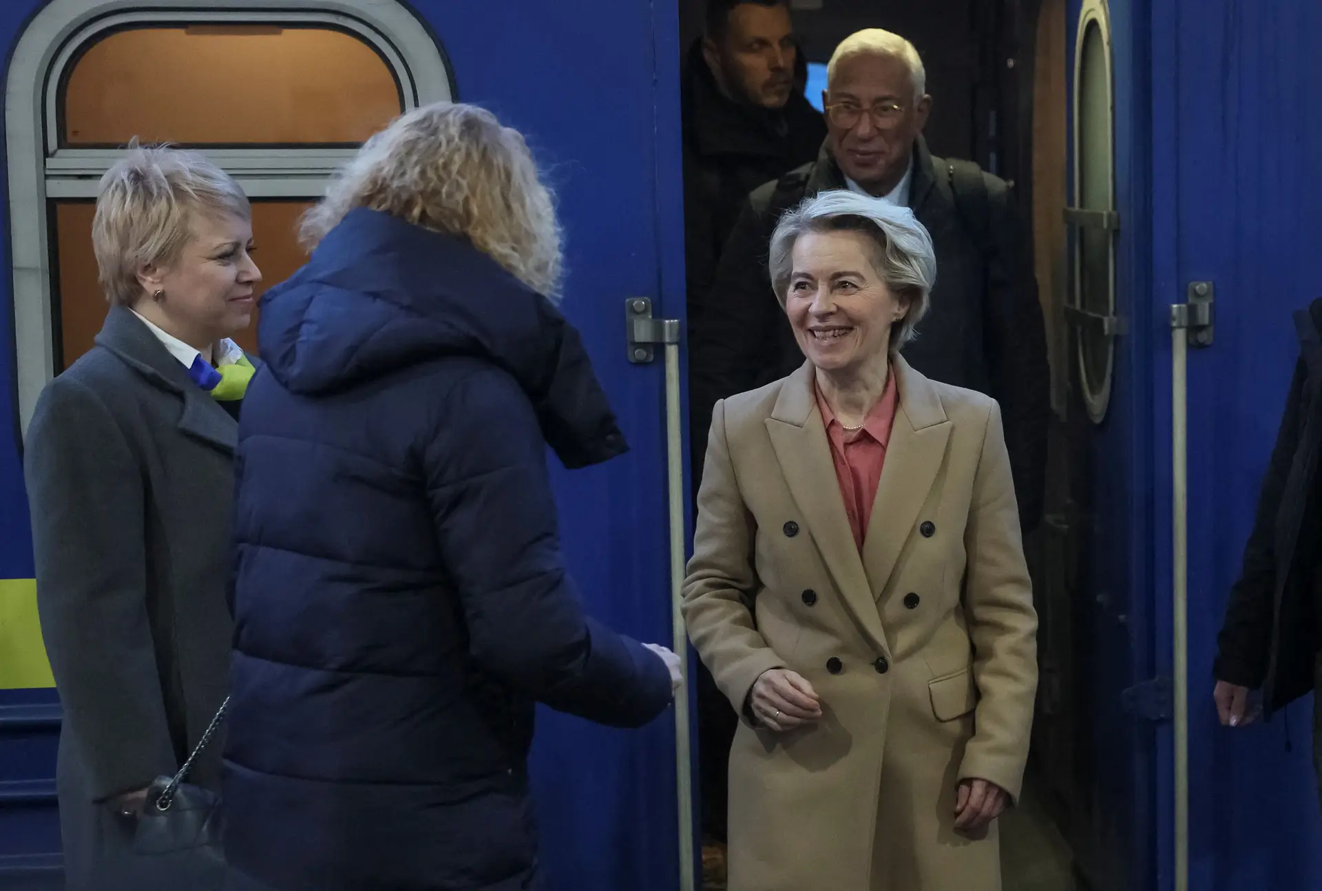 Ursula von der Leyen, presidente da Comissão Europeia, à chegada a Kiev, Ucrânia