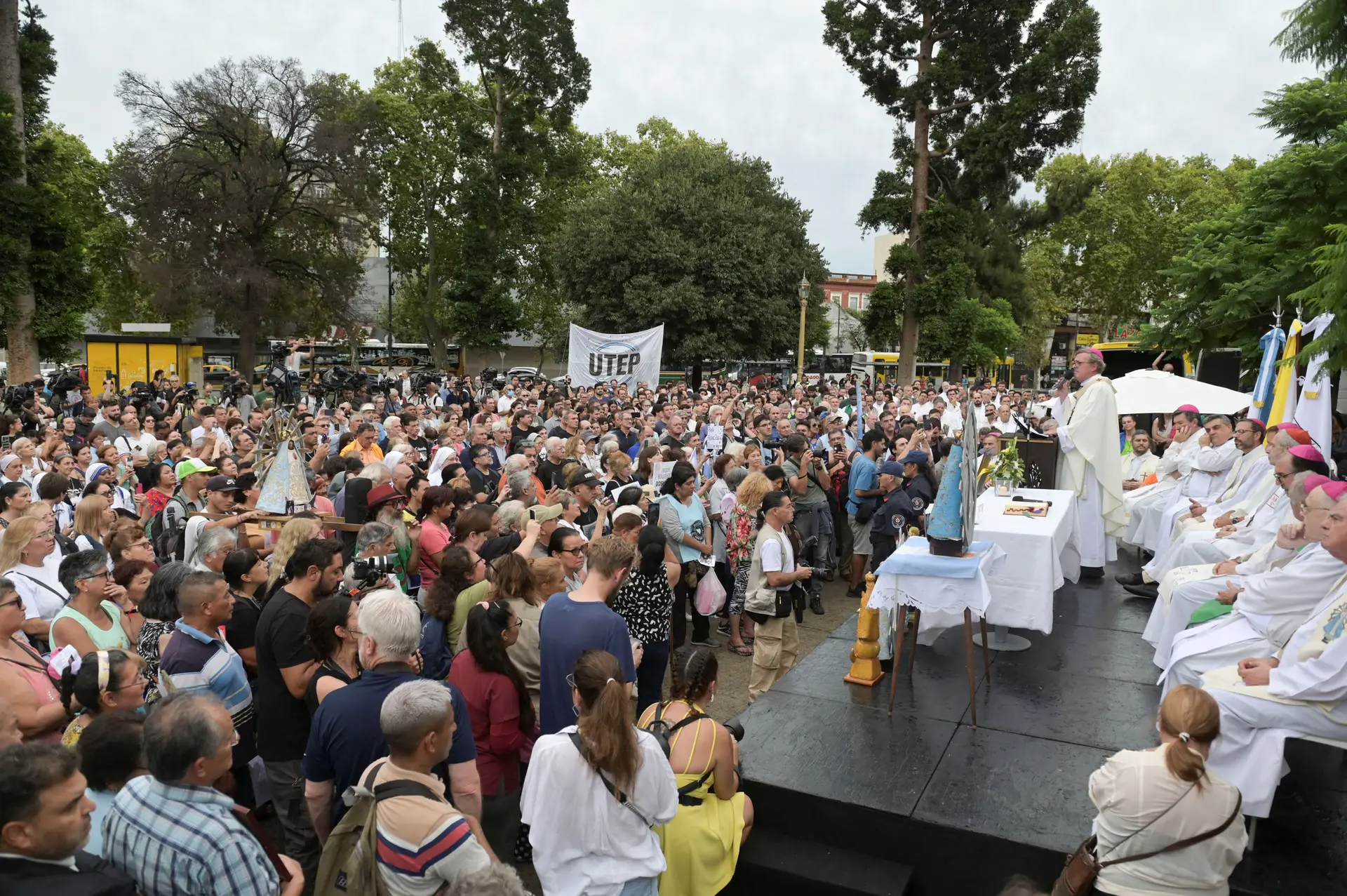 Milhares de pessoas reúnem-se em Buenos Aires para missa em homenagem a Francisco