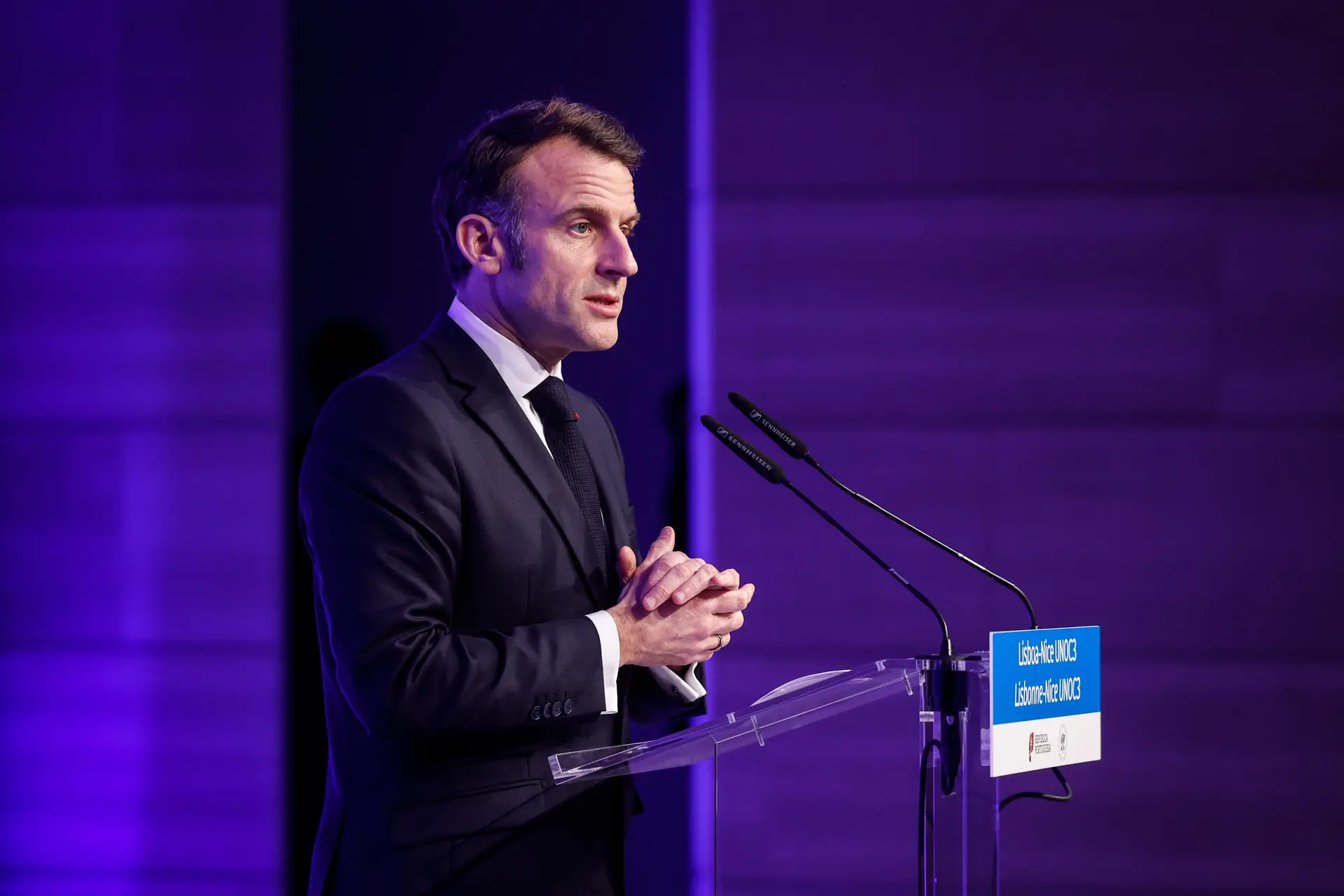 Macron esteve uma hora no parlamento português e destacou amizade entre os dois países