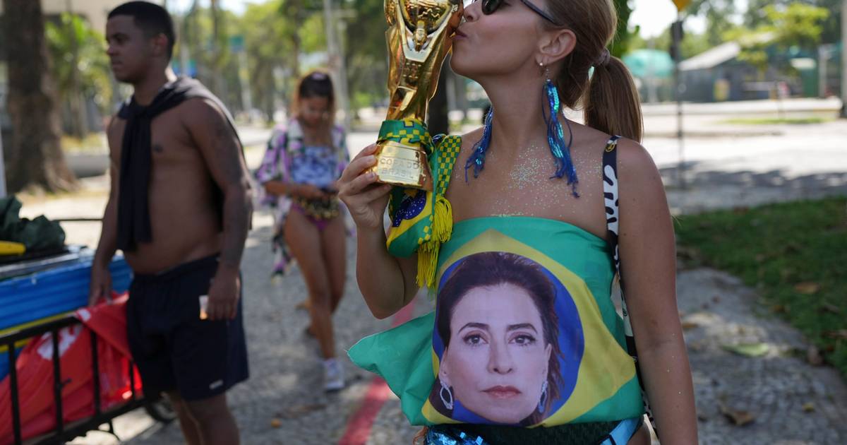 Passadeiras vermelhas, capas de revista e programas de TV: Fernanda Torres brilha dentro e fora do Brasil