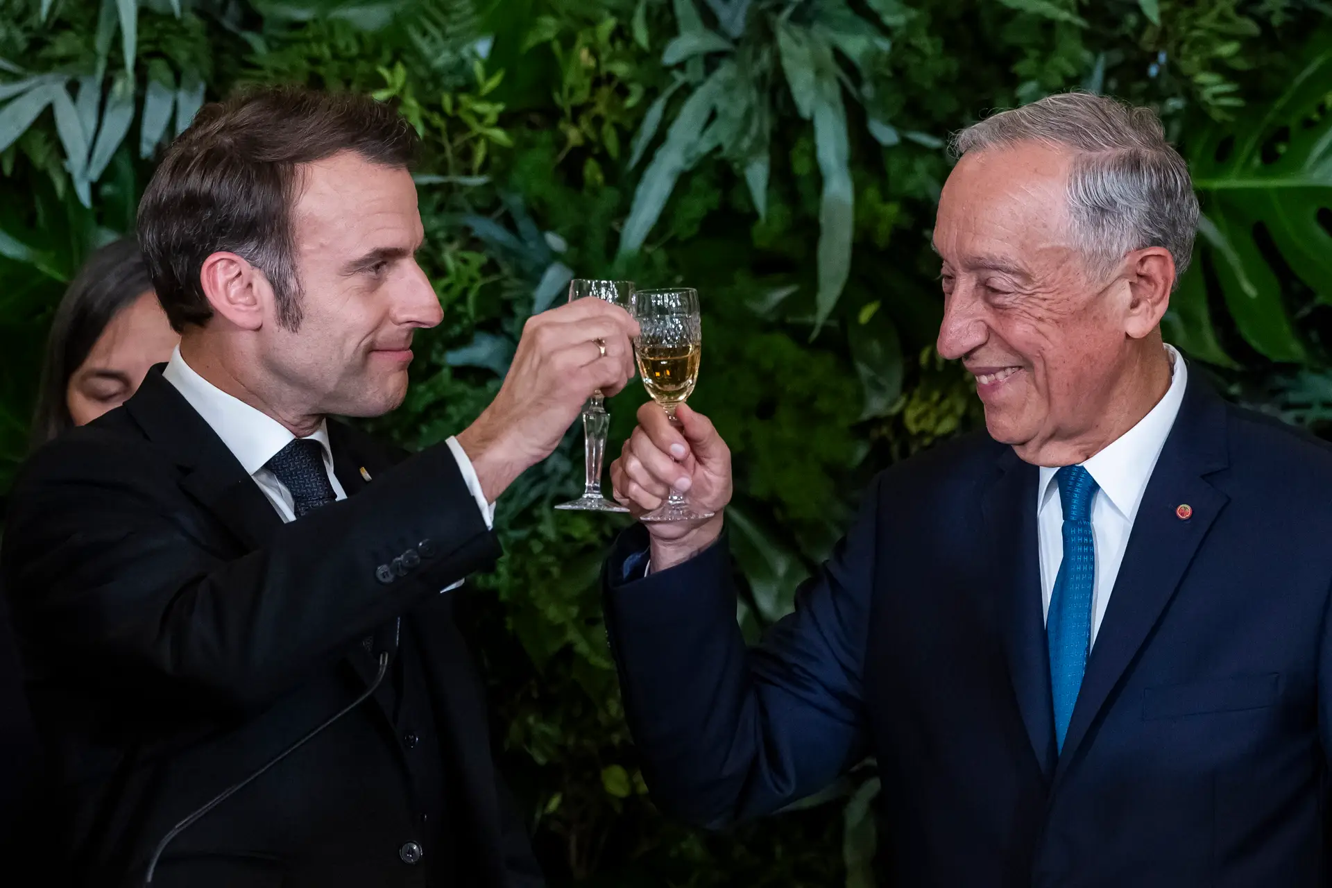 O Presidente francês, Emmanuel Macron e o Presidente da República, Marcelo Rebelo de Sousa no Palácio Nacional da Ajuda em Lisboa, a 27 de fevereiro de 2025.