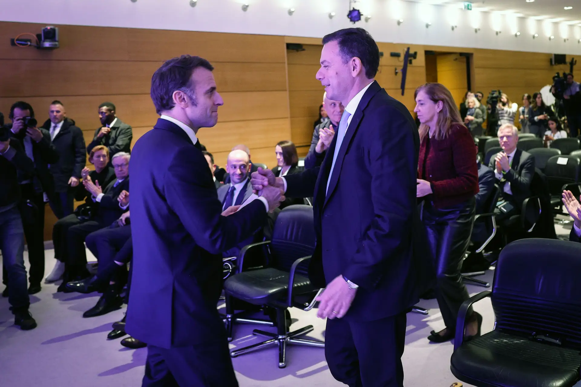 Macron e Montenegro assinam vários acordos bilaterais no Porto