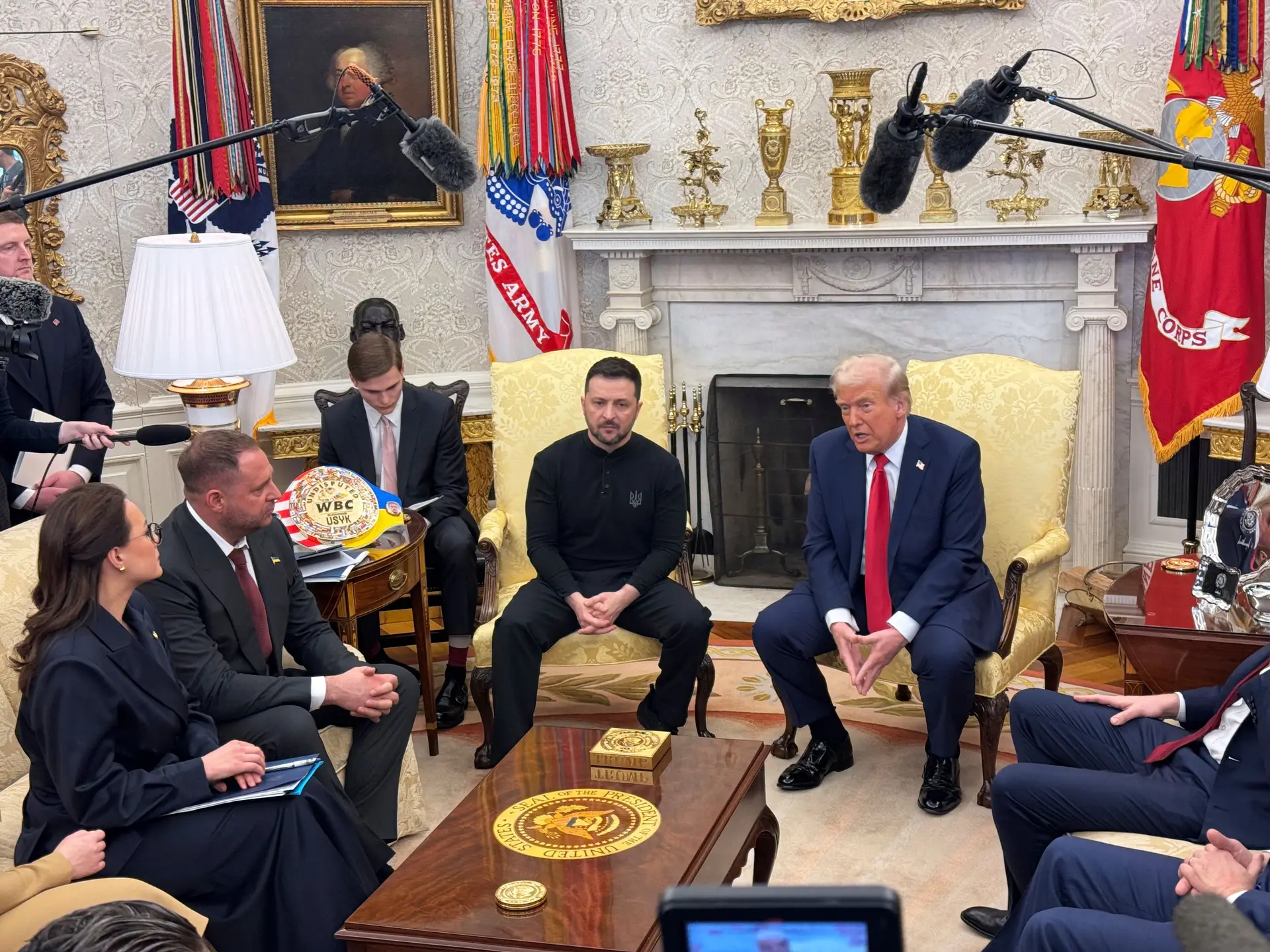 Trump disse a Zelensky que se considera um "árbitro" entre a Rússia e a Ucrânia