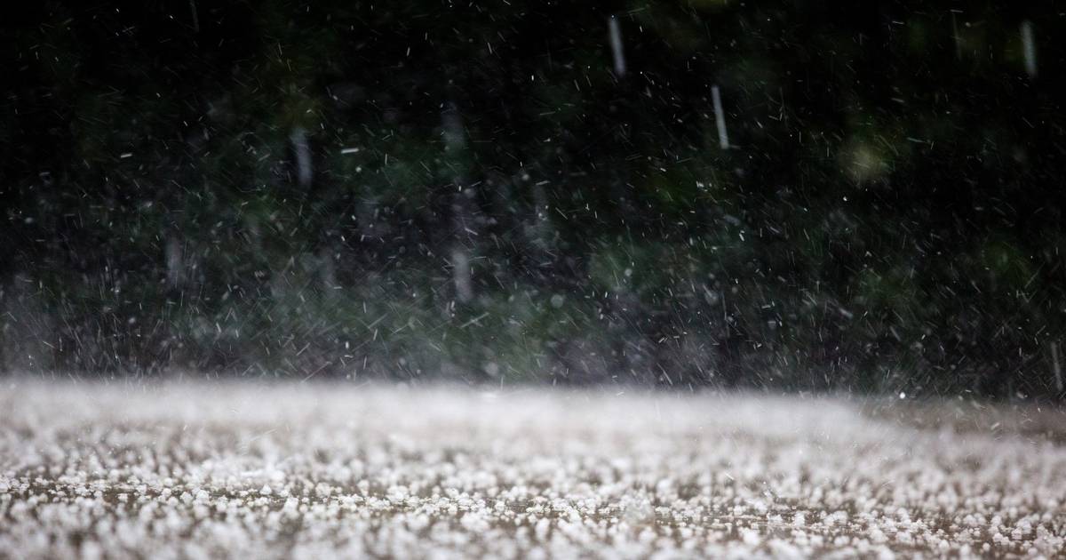 Queda de granizo 'pinta' Grande Lisboa e Setúbal de branco e causa o caos na A2