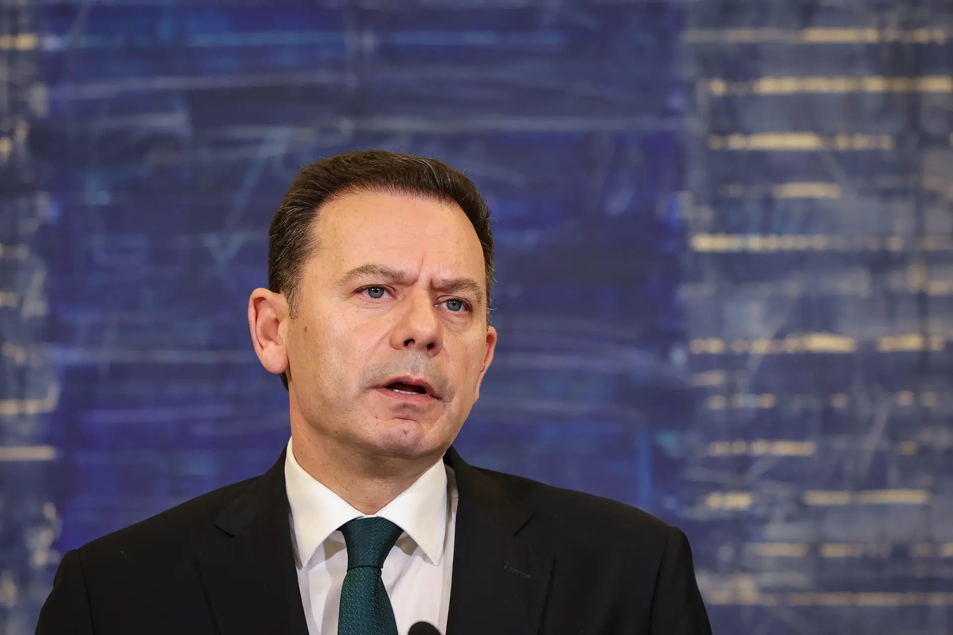 Governo de Montenegro poderá ser o segundo na história a cair após moção de confiança