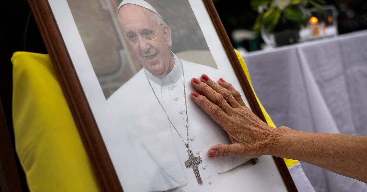 Papa Francisco continua estável e passou o dia em repouso