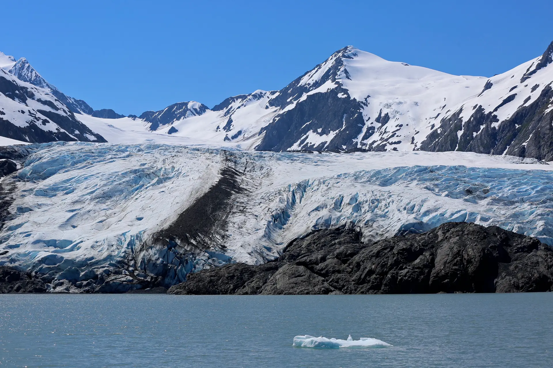 Vários esquiadores soterrados por avalanche no Alasca