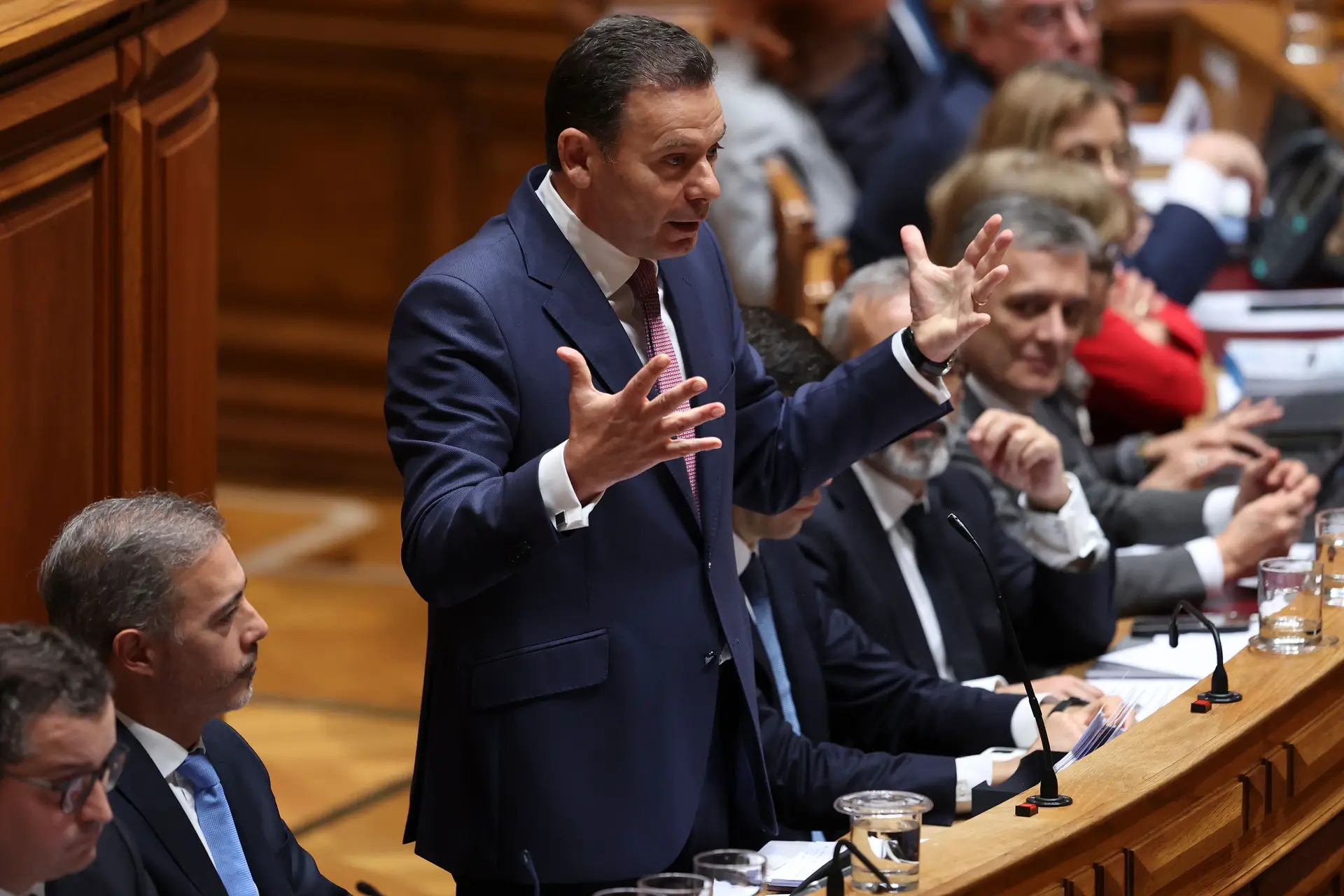 Empresários temem efeitos económicos da crise política