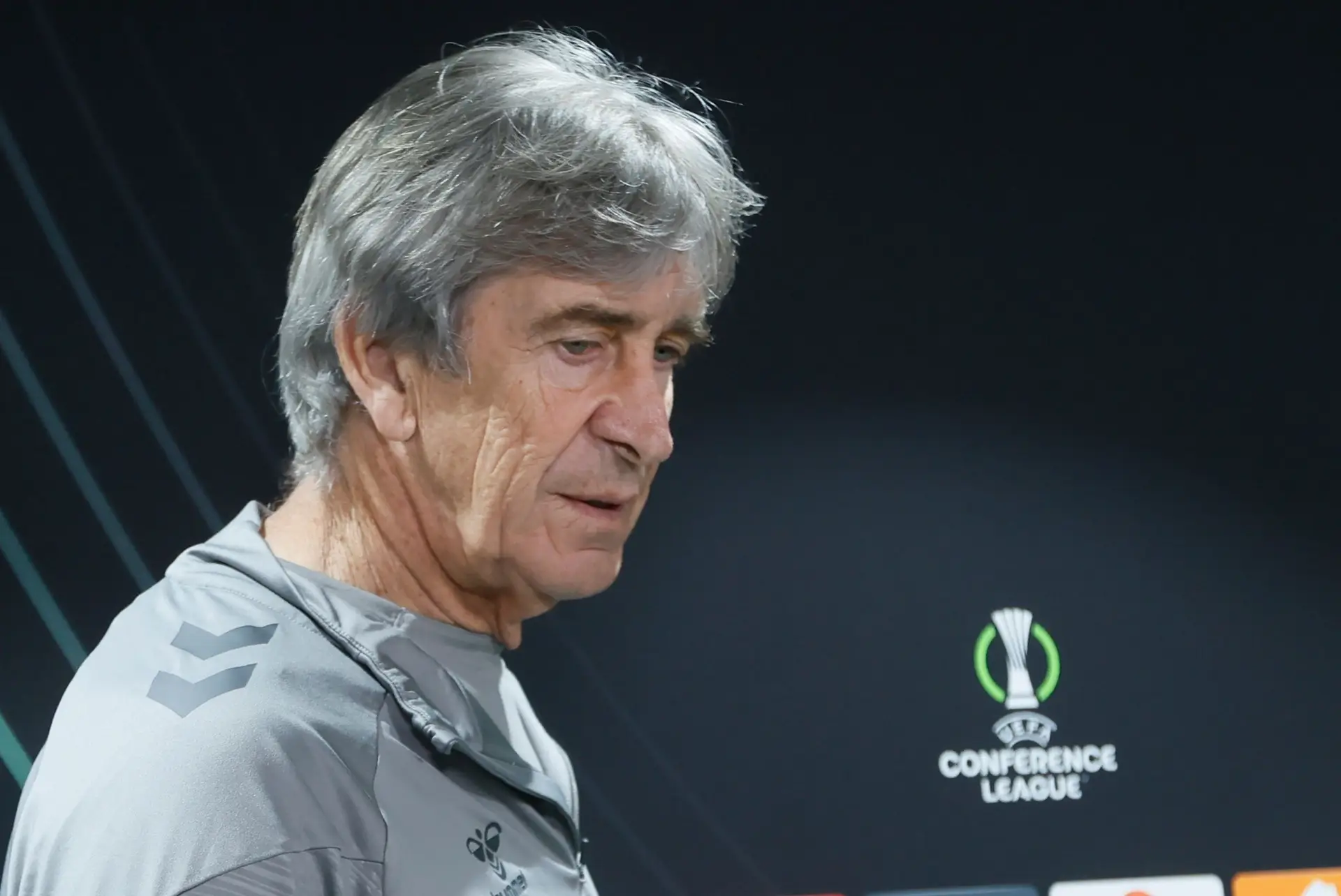 Treinador do Bétis rejeita favoritismo e deixa elogios ao Vitória SC