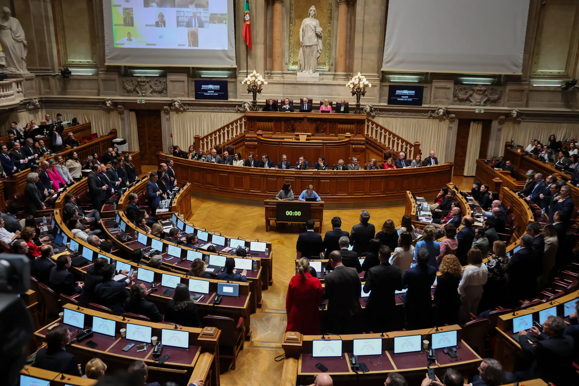 Parlamento aprova reposição de 302 freguesias