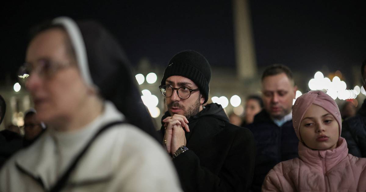 Papa Francisco continua "estável", Vaticano não fará atualizações na sexta-feira