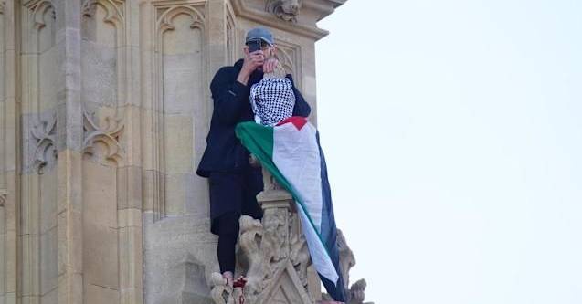 Protestos pró-Palestina: homem escala Big Ben e propriedade de Trump vandalizada